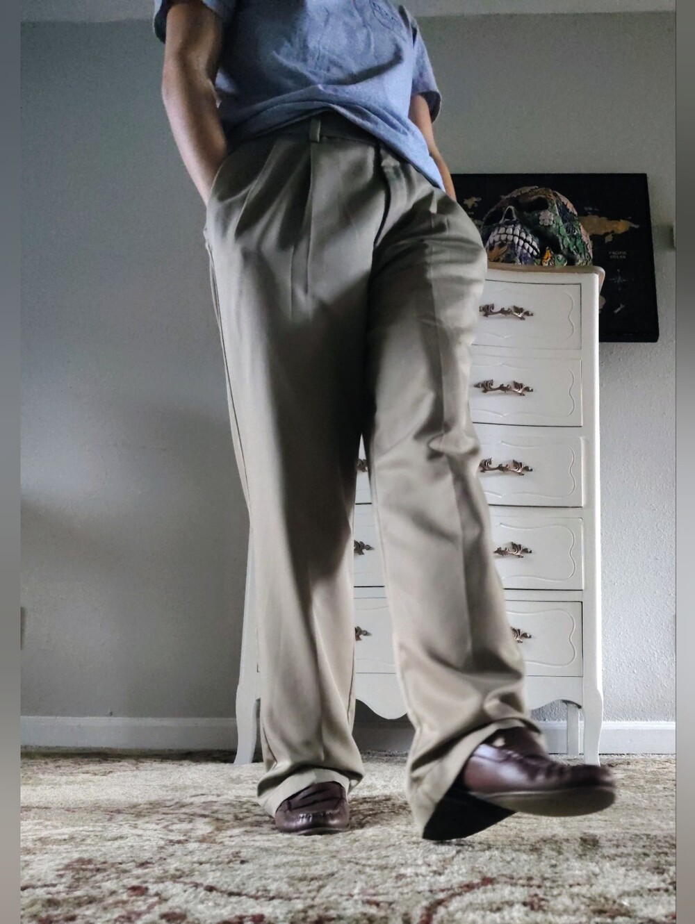 Classic Men's Khaki Japanese Styled Slouched Dress Pant - Size 32 X 30 Unisex